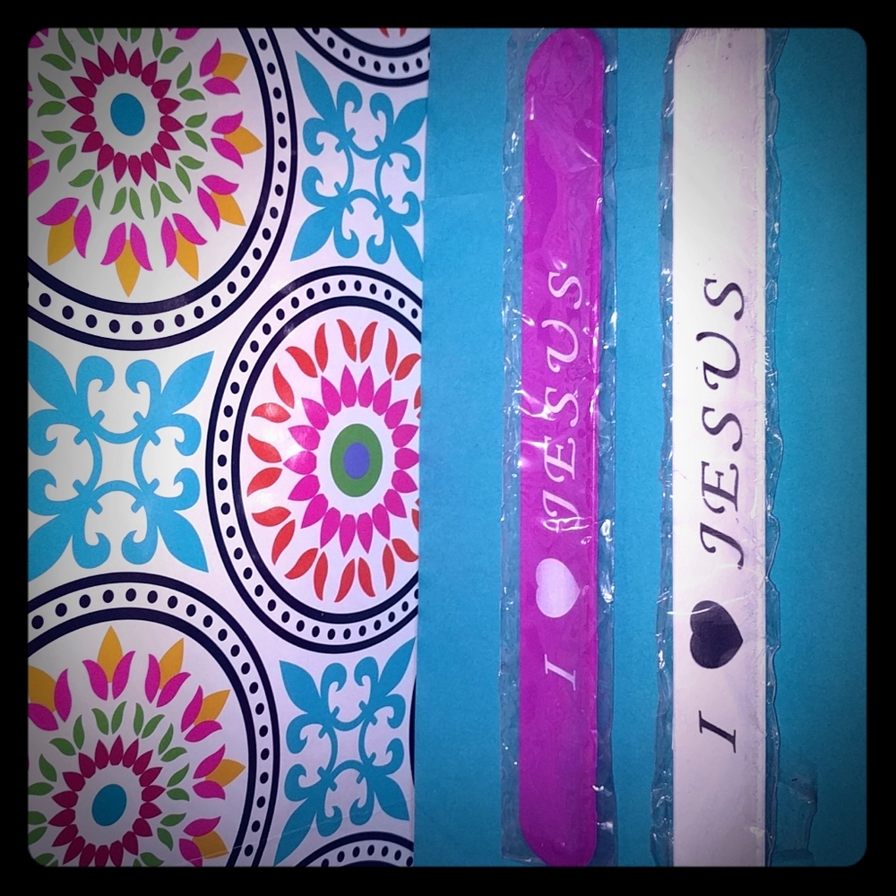 "I ♥️ JESUS" text printed- Snap-Cuff Bracelet - Picture 7 of 9